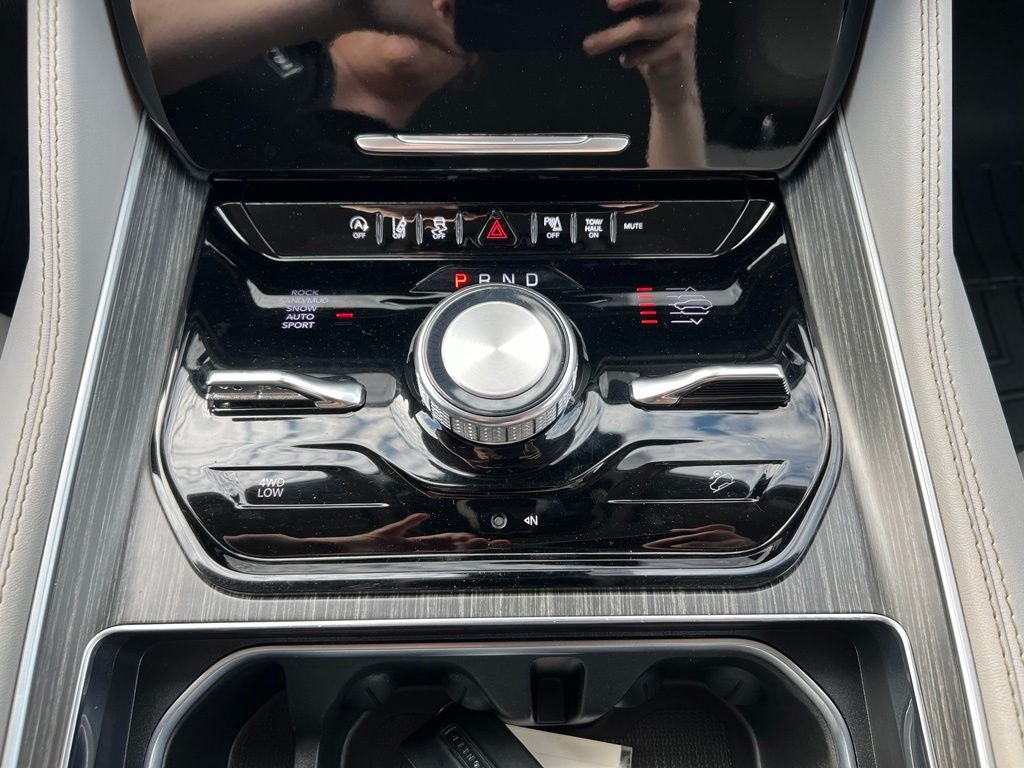 2023 Jeep Wagoneer Series III
