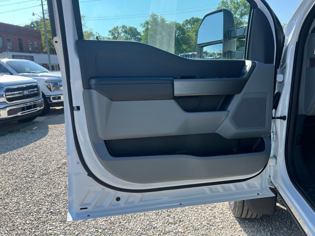 2025 Ford F-600SD XLT 169 WB