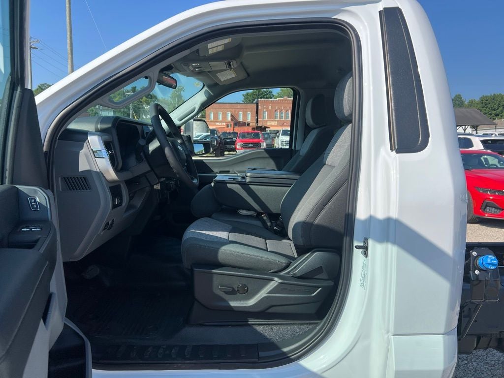 2025 Ford F-600SD XLT 169 WB