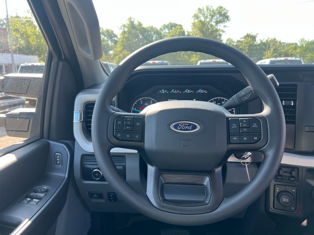 2025 Ford F-600SD XLT 169 WB