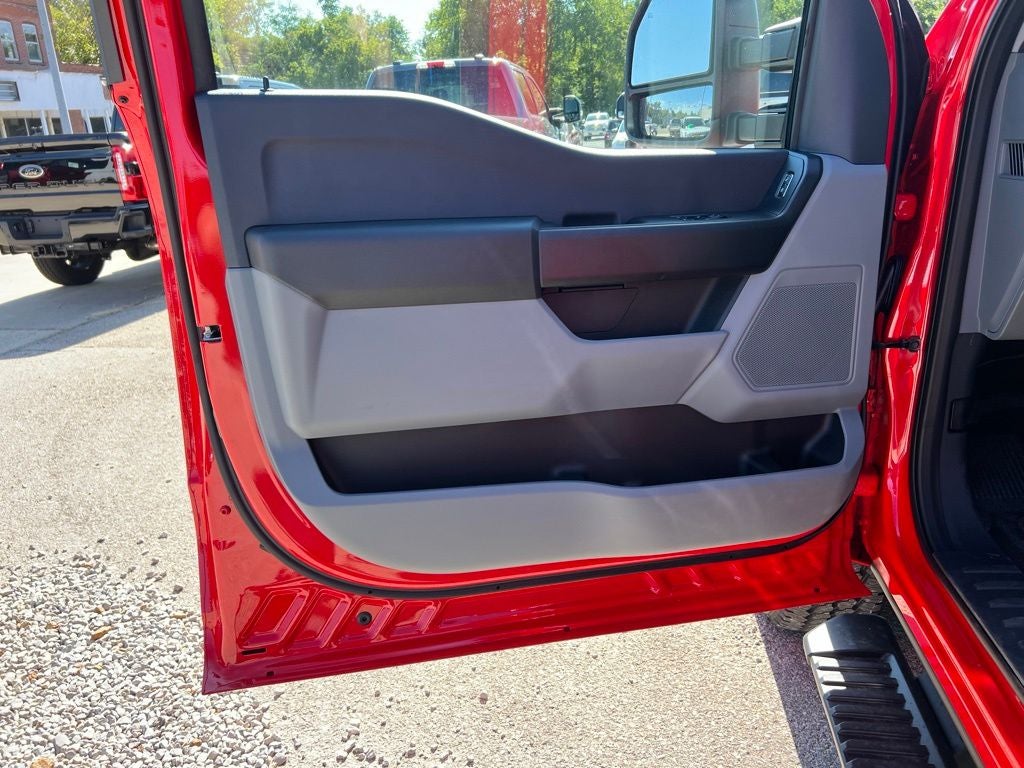 2027 Ford F-350 XL 145 WB