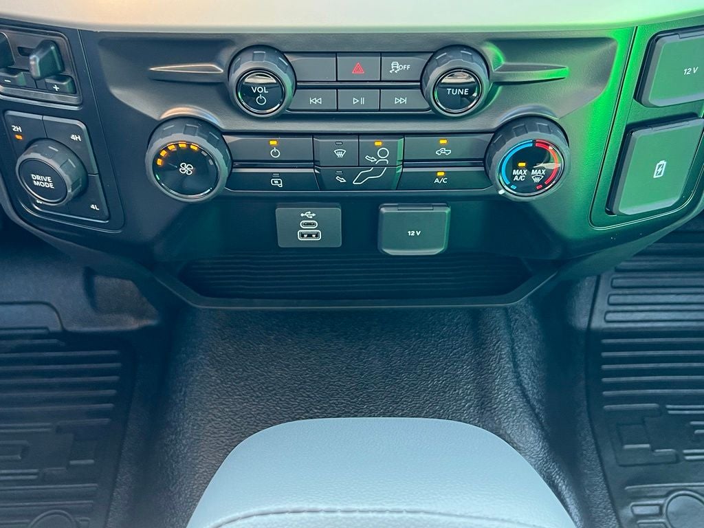 2027 Ford F-350 XL 145 WB