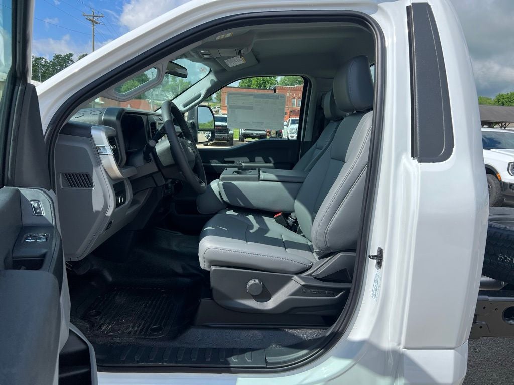 2025 Ford F-350 XL 145 WB