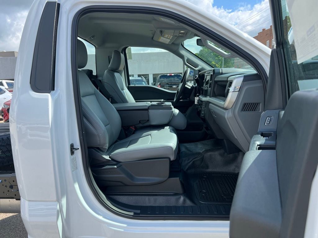 2025 Ford F-350 XL 145 WB