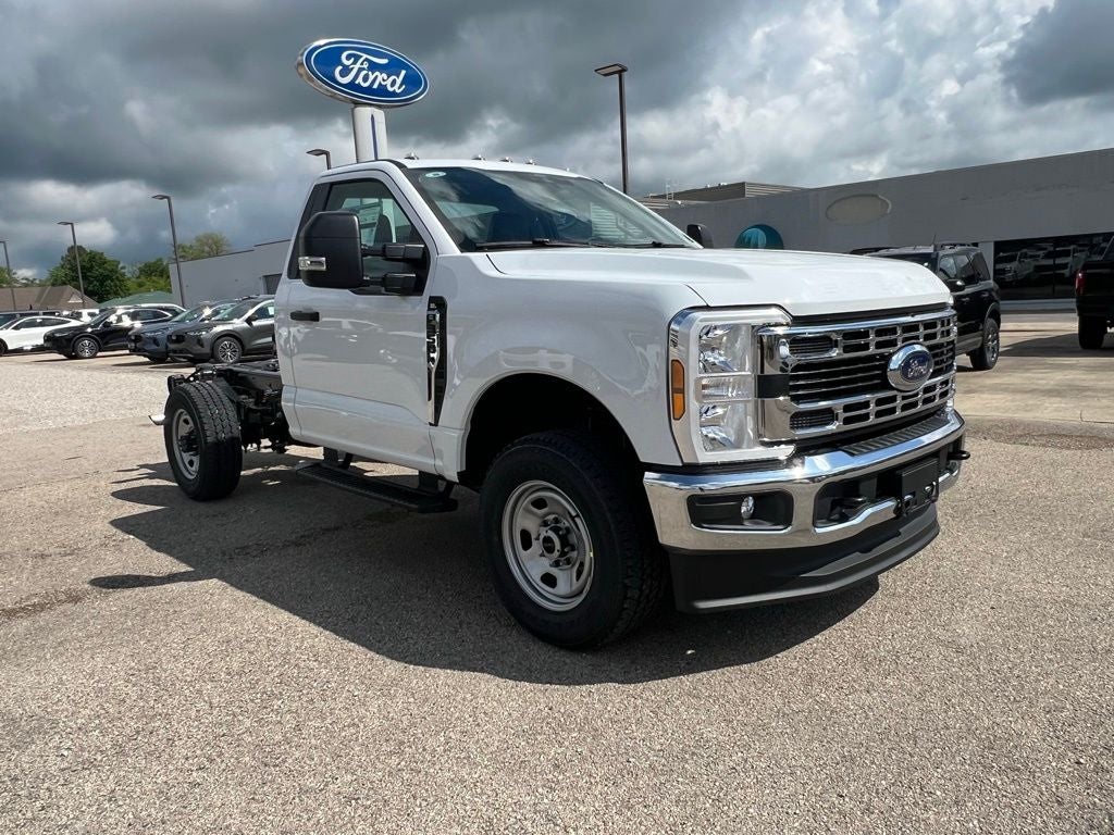 2025 Ford F-350 XL 145 WB