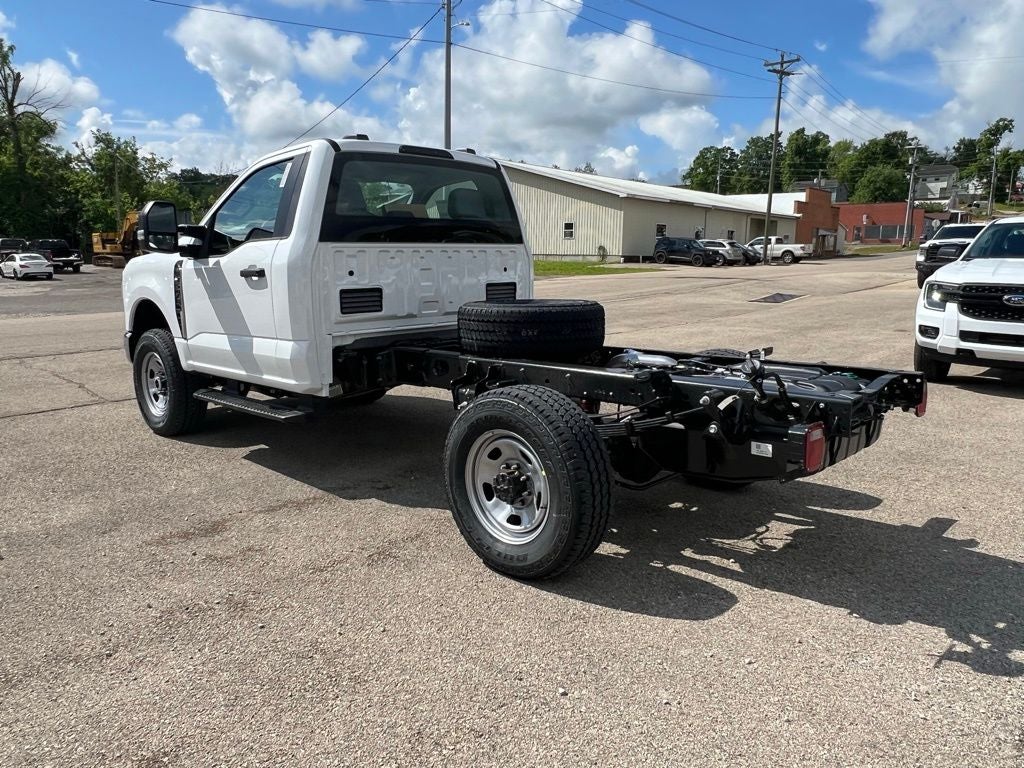 2025 Ford F-350 XL 145 WB