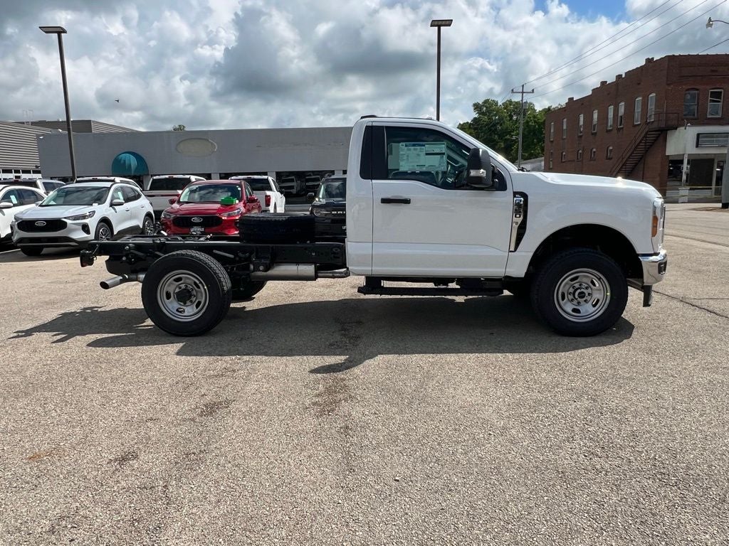 2025 Ford F-350 XL 145 WB