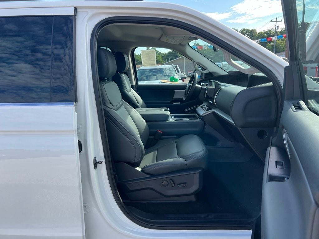 2027 Ford Expedition Active