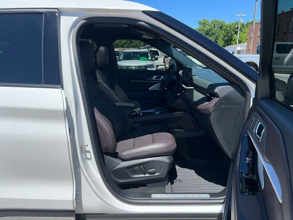 2025 Ford Explorer Platinum