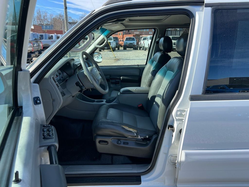 2003 Ford Explorer Sport Trac XLS 126 WB