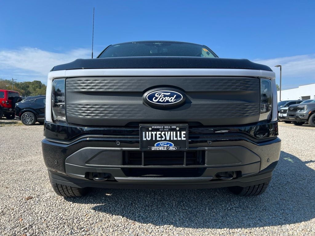 2025 Ford F-150 Lightning Flash