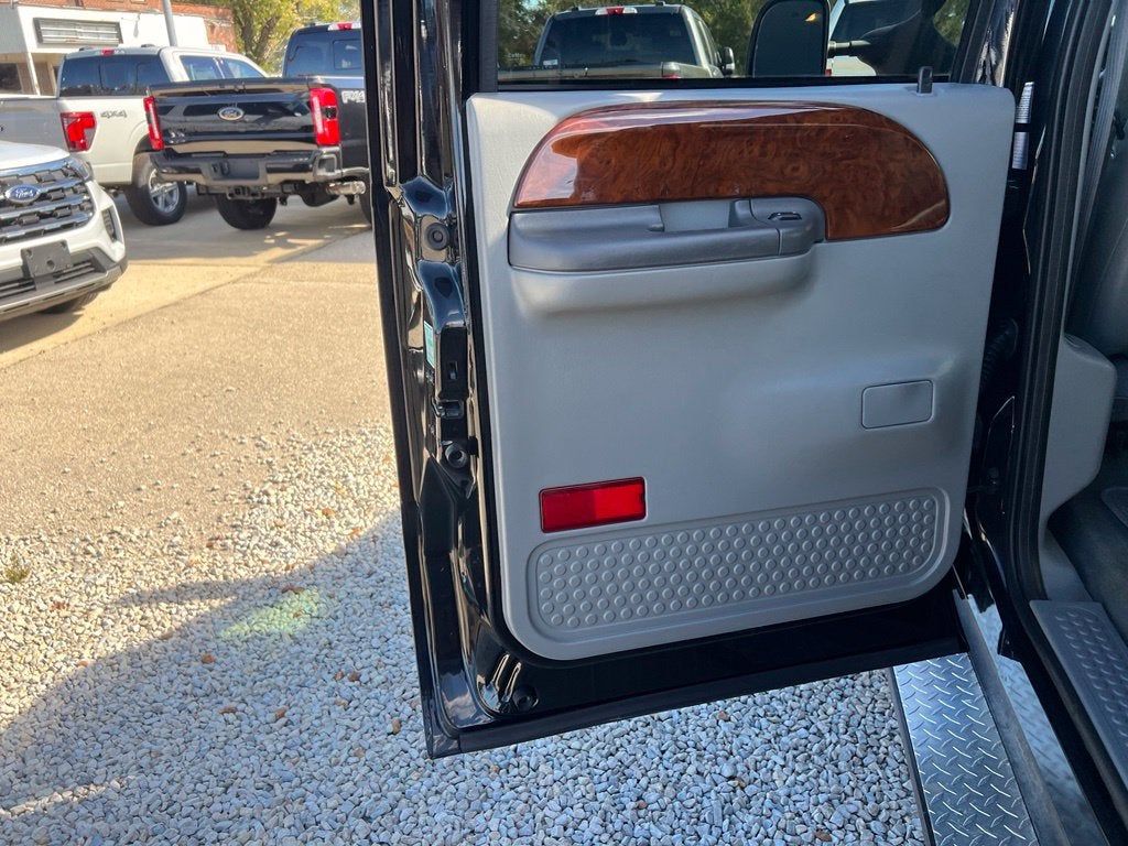 2002 Ford F-350 Lariat DRW