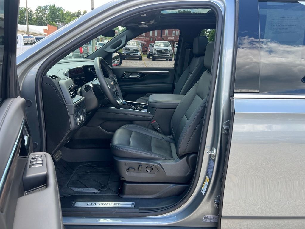 2025 Chevrolet Suburban LT