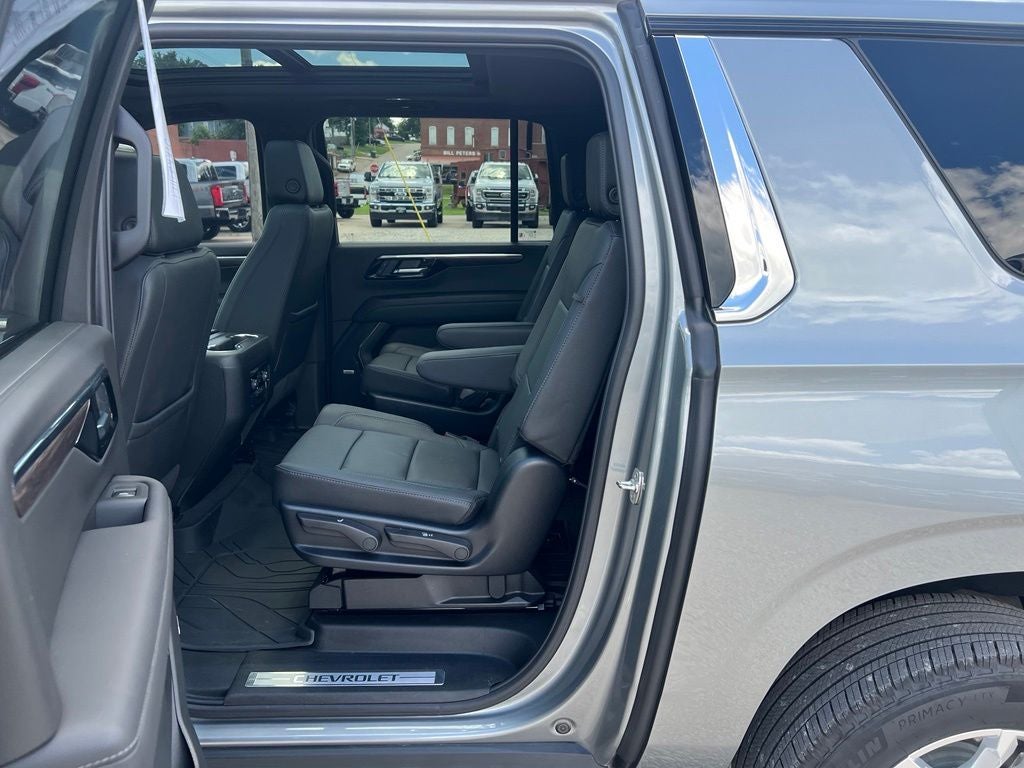 2025 Chevrolet Suburban LT