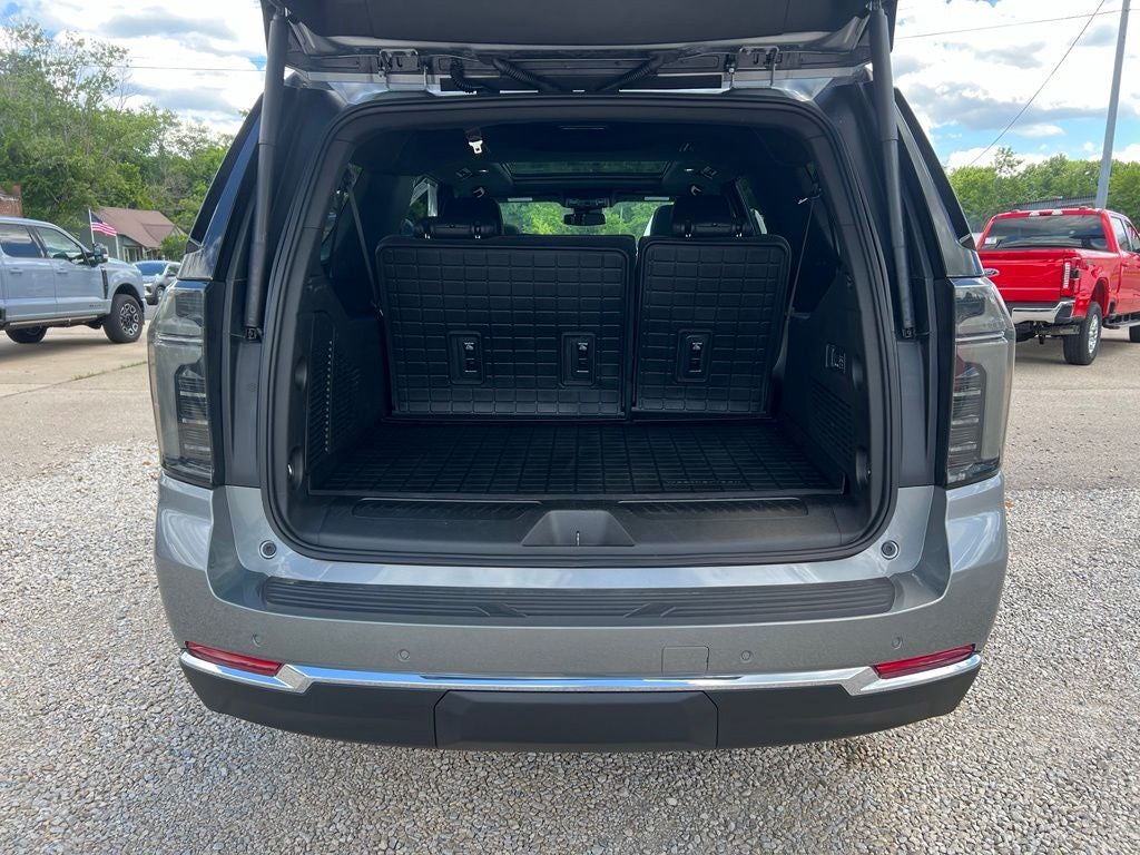 2025 Chevrolet Suburban LT