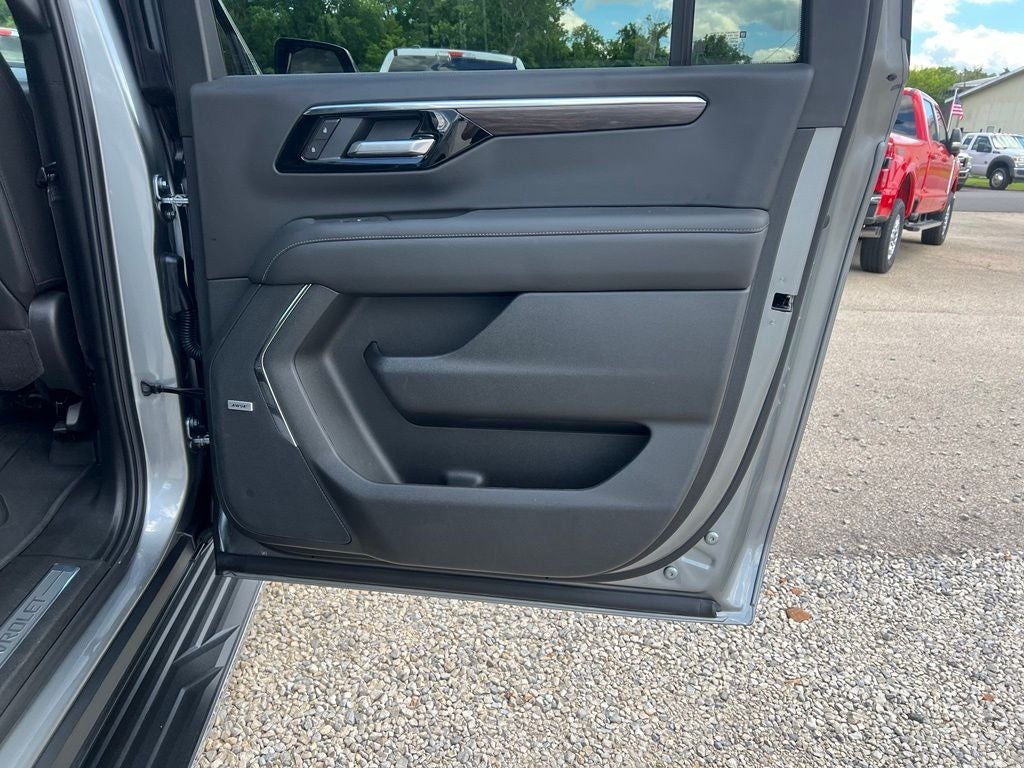 2025 Chevrolet Suburban LT