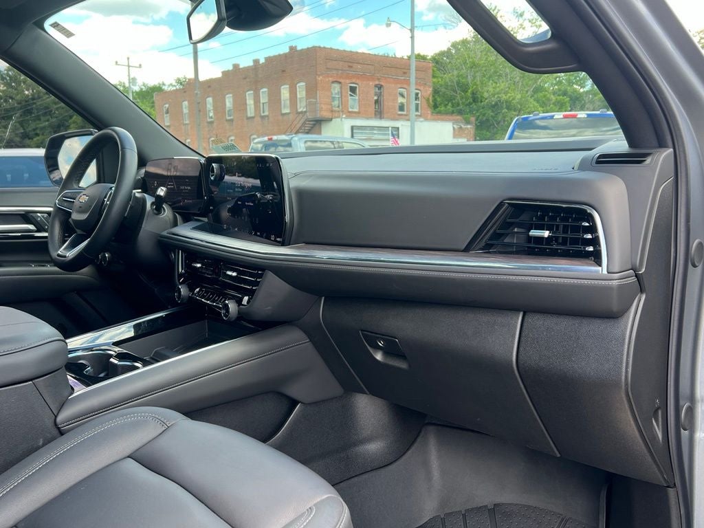 2025 Chevrolet Suburban LT