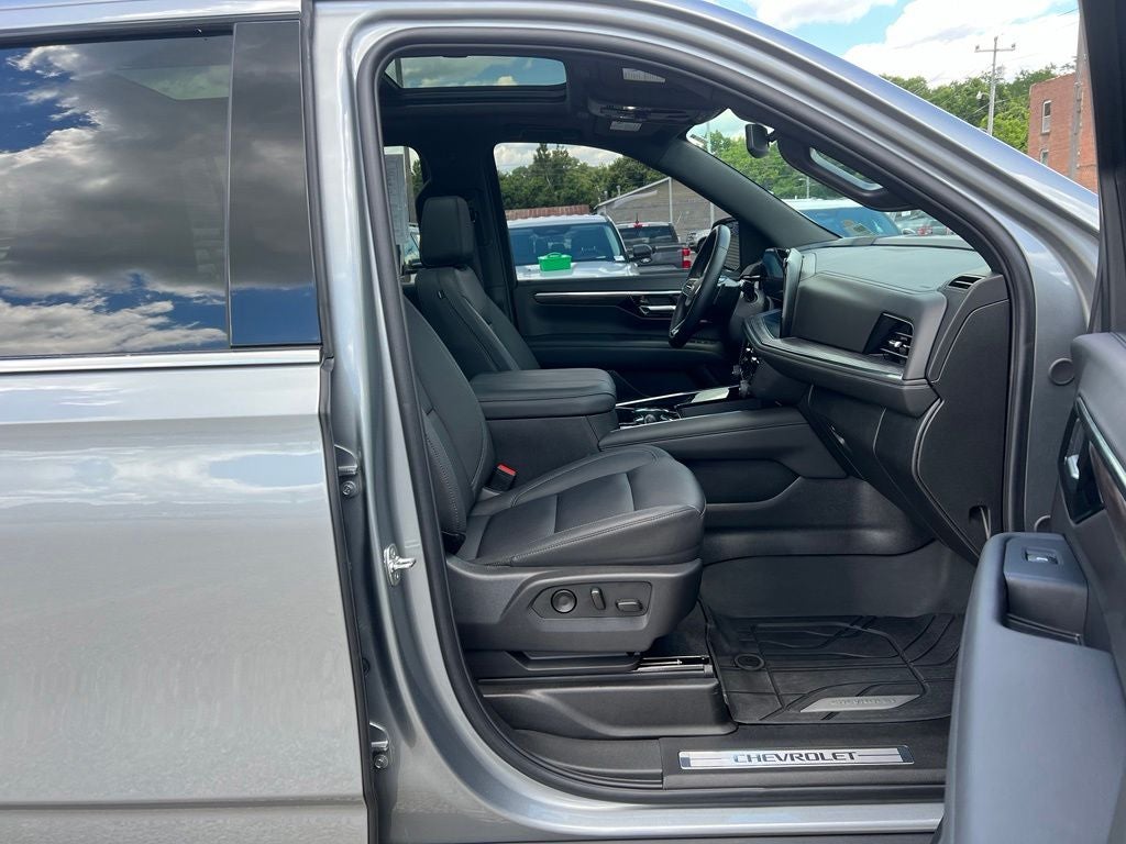 2025 Chevrolet Suburban LT