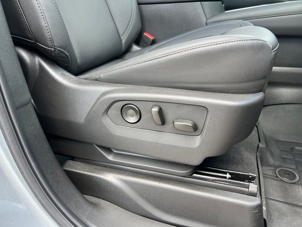 2025 Chevrolet Suburban LT