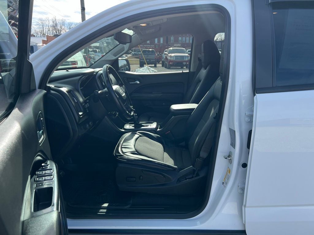 2022 GMC Canyon AT4 w/Cloth