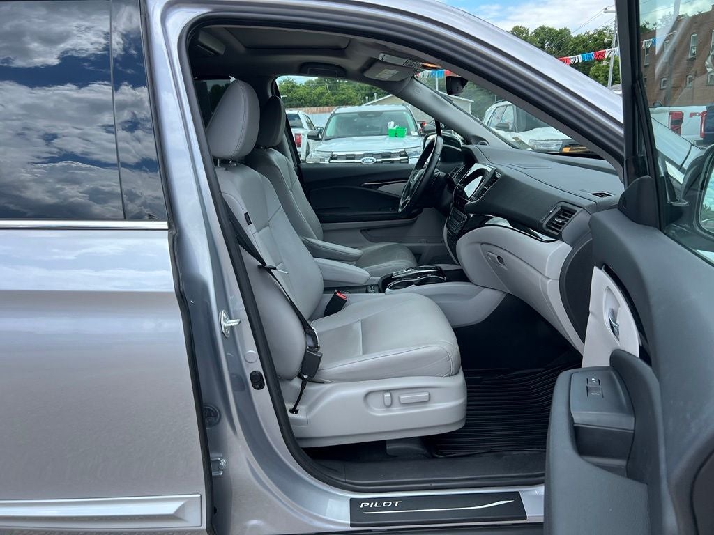 2022 Honda Pilot Touring 8 Passenger