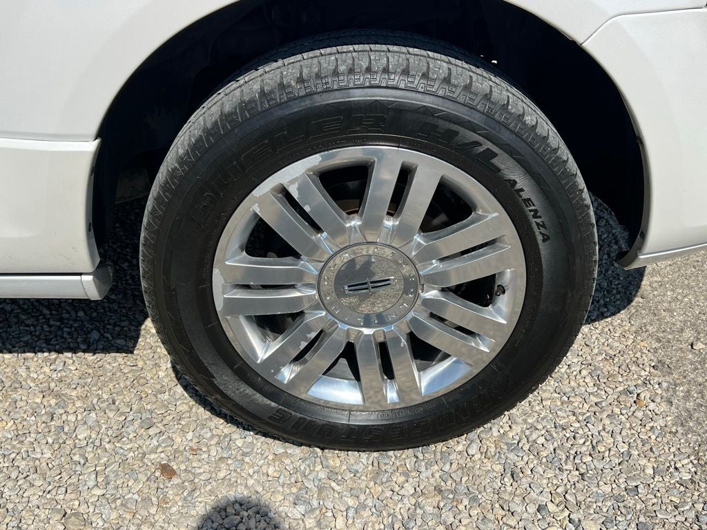 2011 Lincoln Navigator L Base