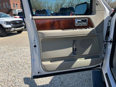 2011 Lincoln Navigator L Base