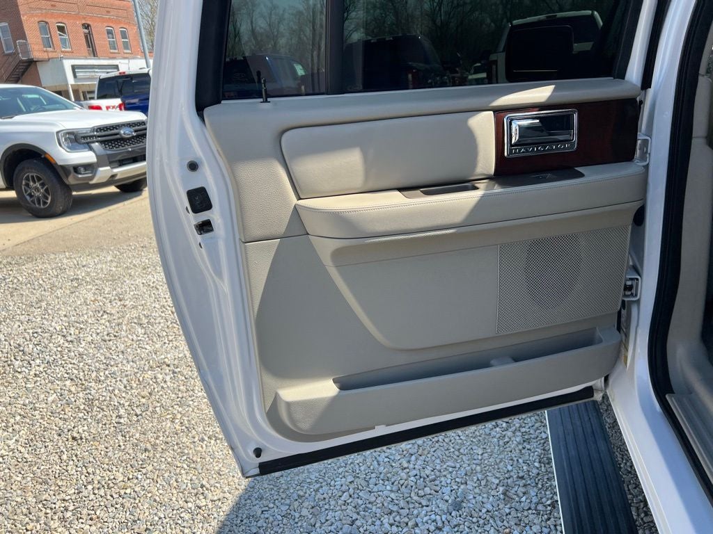2011 Lincoln Navigator L Base