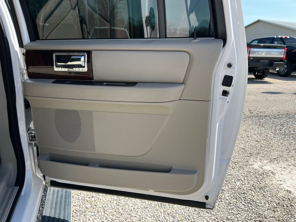 2011 Lincoln Navigator L Base
