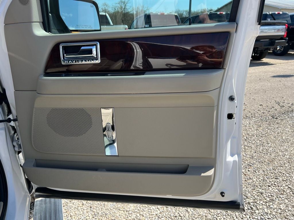 2011 Lincoln Navigator L Base