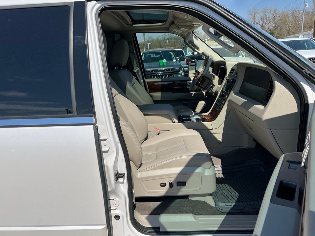 2011 Lincoln Navigator L Base