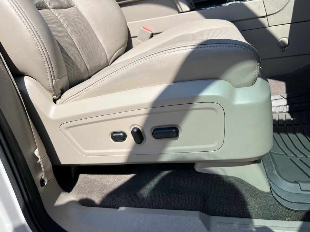 2011 Lincoln Navigator L Base