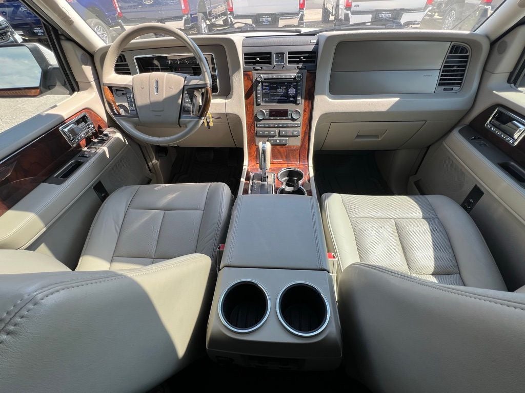 2011 Lincoln Navigator L Base