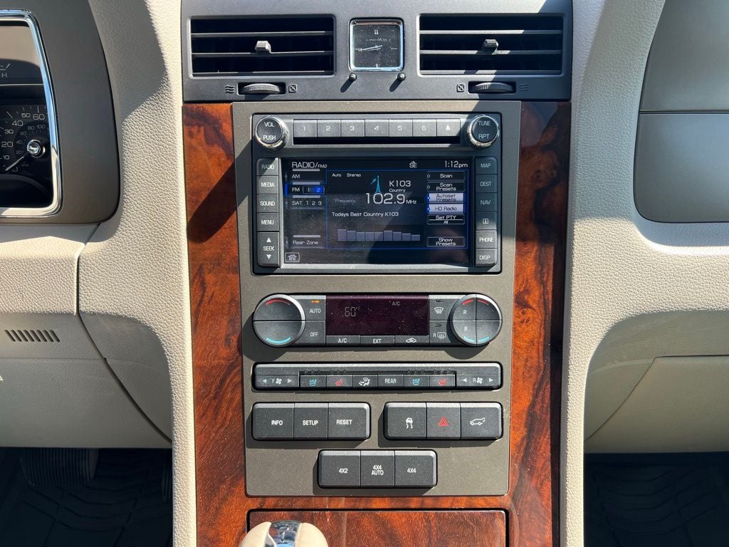 2011 Lincoln Navigator L Base