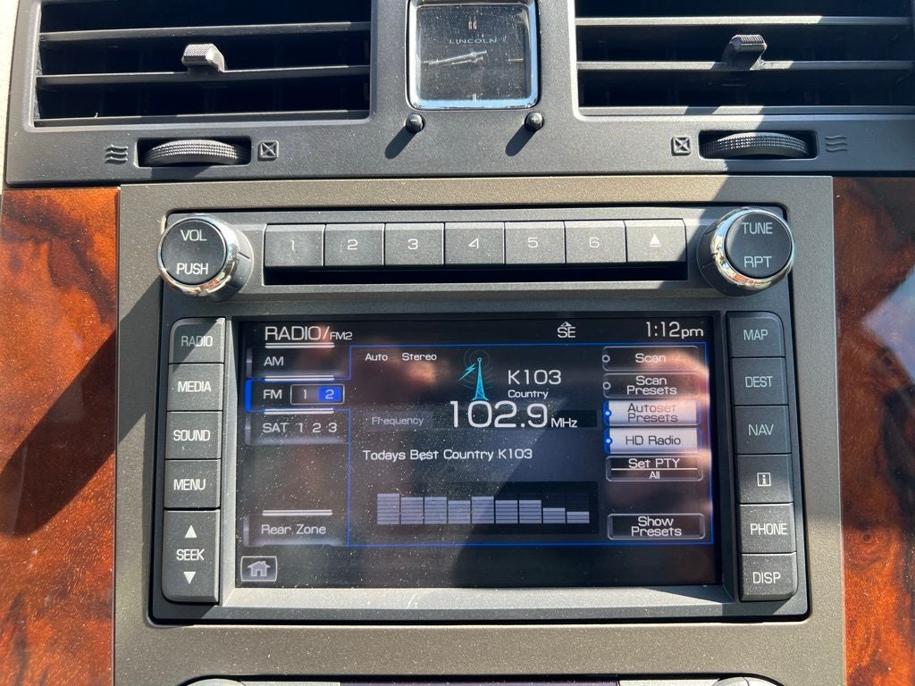 2011 Lincoln Navigator L Base