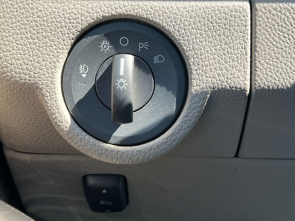 2011 Lincoln Navigator L Base