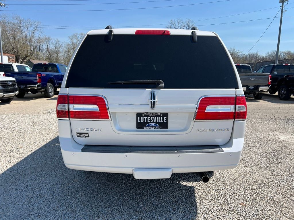 2011 Lincoln Navigator L Base
