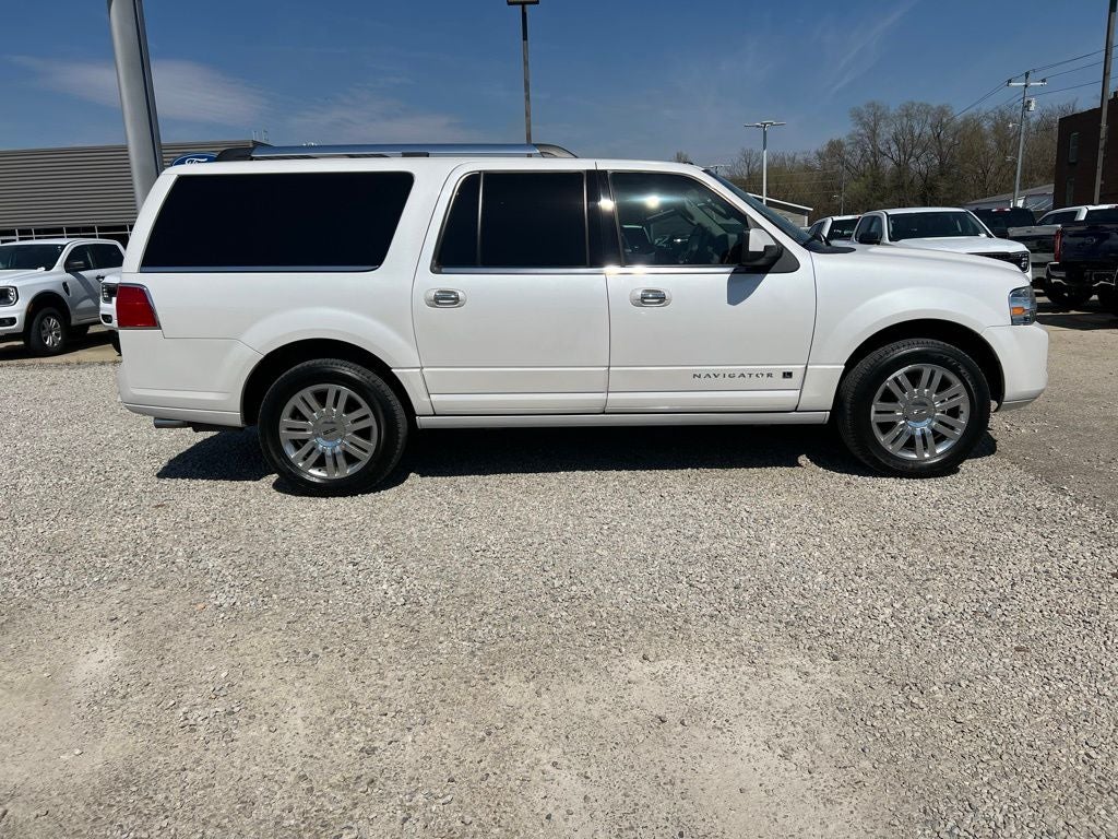 2011 Lincoln Navigator L Base