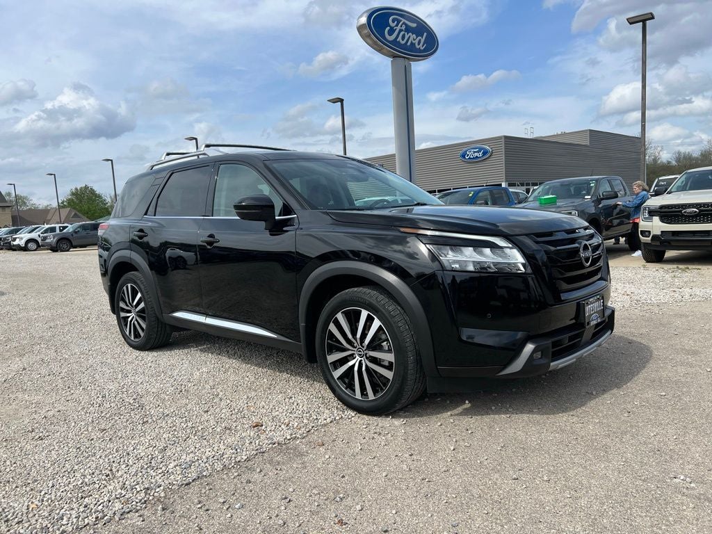 2023 Nissan Pathfinder Platinum