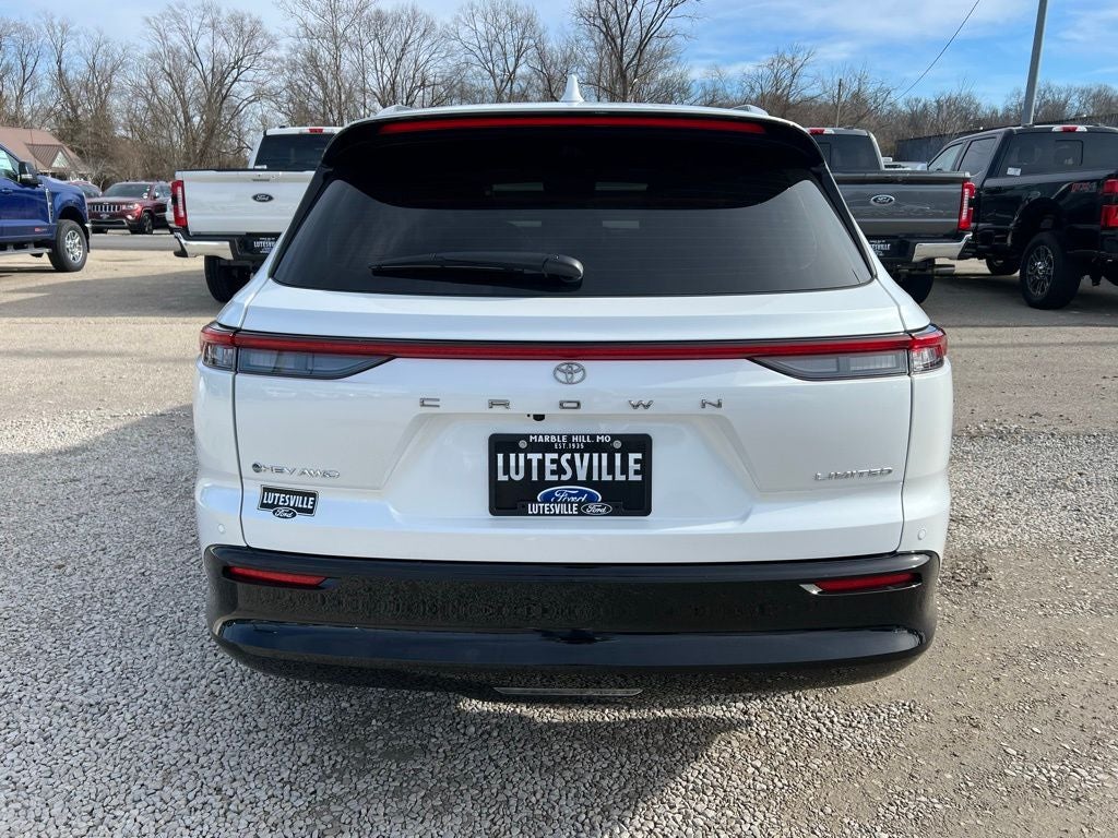 2025 Toyota Crown Signia XLE