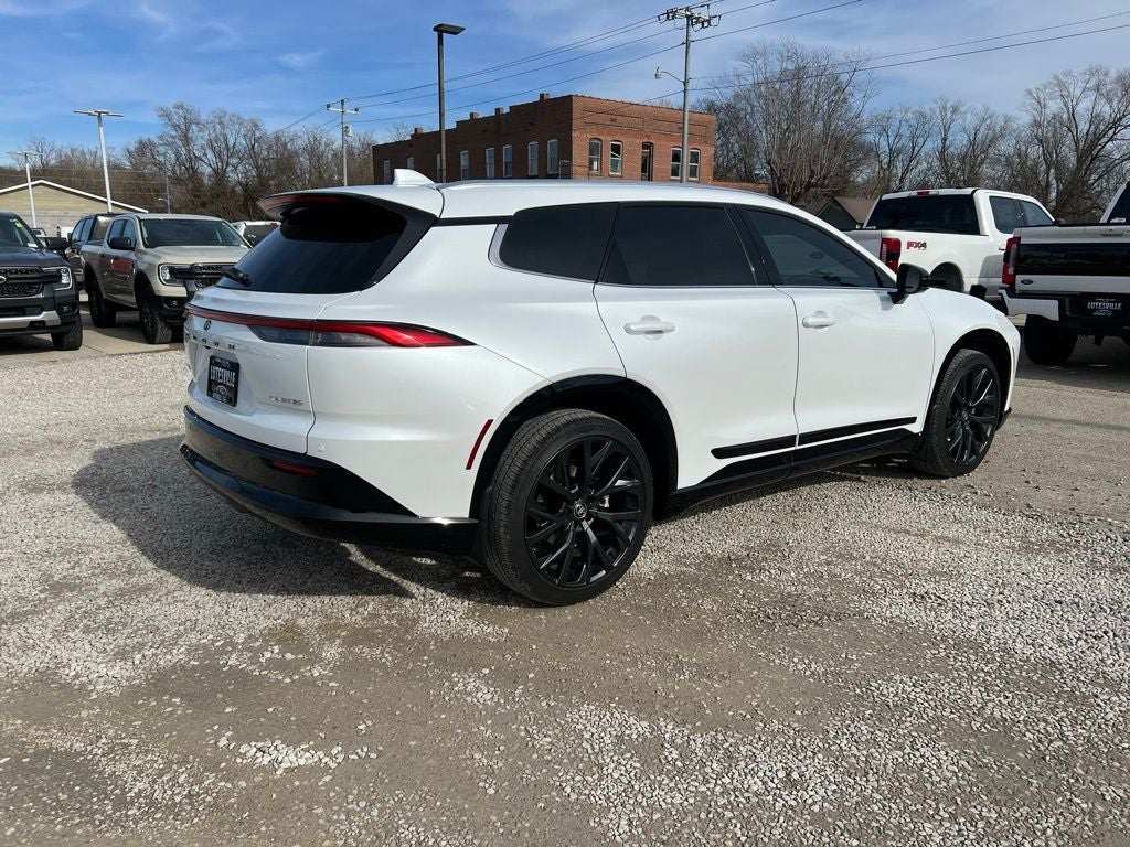 2025 Toyota Crown Signia XLE